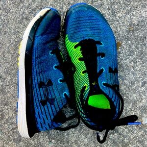 Under Armour tennis shoes size 2 boys. Good used condition.